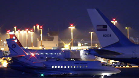 FILE PHOTO © REUTERS/Denis Balibouse