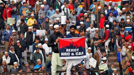 Demonstrators attend a protest against a new citizenship law, after Friday prayers at Jama Masjid in the old quarters of Delhi, India, December 20, 2019. © REUTERS/Danish Siddiqui