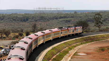 FILE PHOTO:  The Standard Gauge Railway (SGR) line constructed by the China Road and Bridge Corporation (CRBC) and financed by Chinese government, Kenya © Reuters / Thomas Mukoya