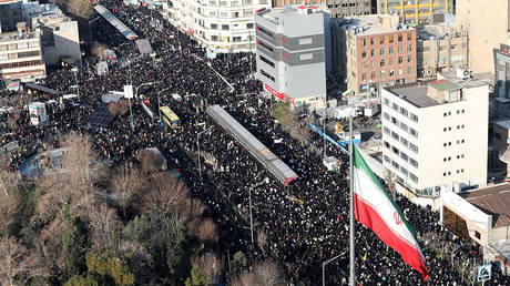 A funeral procession for General Qassem Soleimaniand Iraqi militia commander Abu Mahdi al-Muhandis © Official Khamenei website/Handout via REUTERS