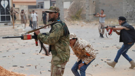 FILE PHOTO: Fighters loyal to Libya's GNA fire at opposition forces on the outskirts of Tripoli, May 2019 © Reuters / Goran Tomasevic