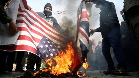 Demonstrators burn the US and British flags during a protest against the assassination of the Iranian Major-General Qassem Soleimani