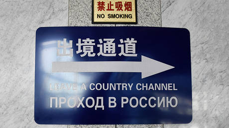An information sign at a check point. © Sputnik / Evgeny Yepanchintsev