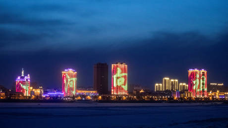 FILE PHOTO A general view on frozen Amur river and illuminated buildings in China's border city Heihe from Blagoveshchensk © REUTERS/Maxim Shemetov