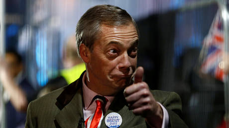 Nigel Farage gestures as he celebrates Britain leaving the EU on Brexit day in London, Britain, January 31, 2020 © Reuters / Henry Nicholls