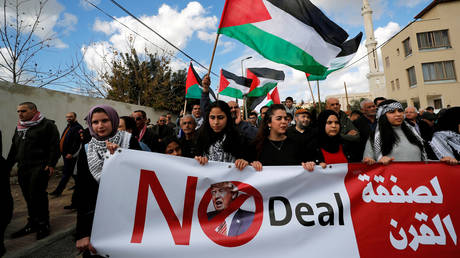 Israeli Arabs take part in a protest against Trump's Middle East peace plan in northern Israel, February 1, 2020 © REUTERS/Ammar Awad
