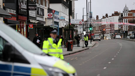 Police is seen near a site where a man was shot by armed officers in Streatham, south London, Britain, February 2, 2020. © Antonio Bronic / Reuters