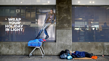 A homeless person sleeping on the streets in central London © REUTERS / Henry Nicholls