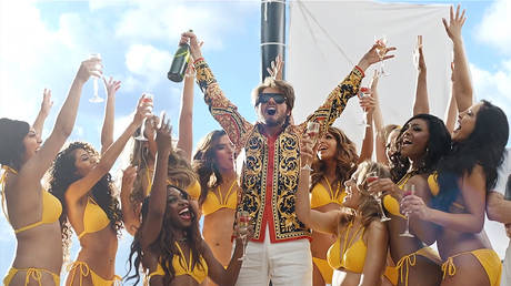 Screen: Taylor Swift - The Man (Official Video) / Youtube