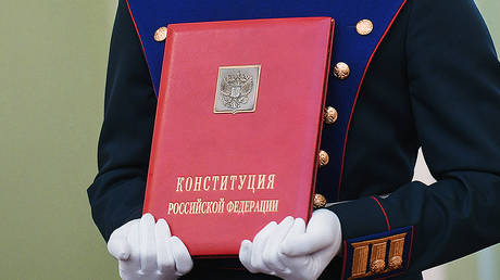 FILE PHOTO Soldiers of the Presidential Regiment bring in the Special Copy of the Russian Constitution during the inaugural ceremony of Russian President Vladimir Putin in the Kremlin © Sputnik / Evgeny Biyatov