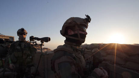 FILE PHOTO: French soldiers on the outskirts of the city of Mosul, outside the Kurdish city of Erbil, Iraq, January 2, 2017. © REUTERS/Christophe Ena
