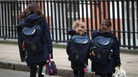 FILE PHOTO: Children leaving a school in Westminster © Reuters / Hannah McKay