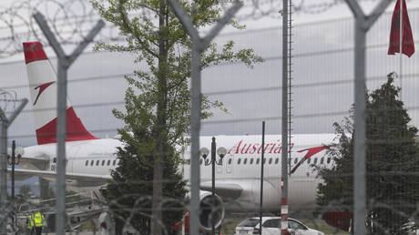 Gang member killed in daring €10mn daylight heist on Tirana airport runway (VIDEO)