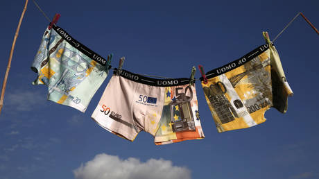 Corrupt central banks ‘print money every time they make a mistake’ – RT’s Keiser Report