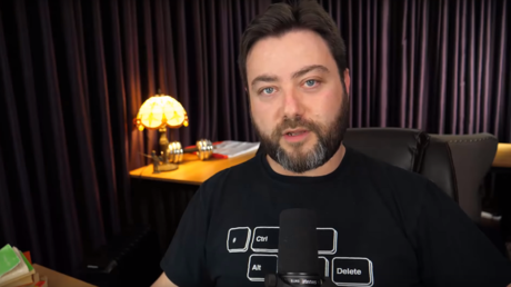 YouTube ‘anti-progressive troll’ & Assange supporter runs for MEP from UKIP