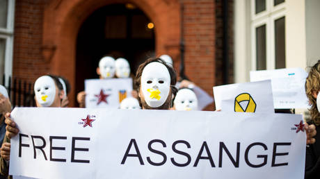 WikiLeaks 'dead man's switch'? Assange's arrest prompts speculation on possible major data dumps