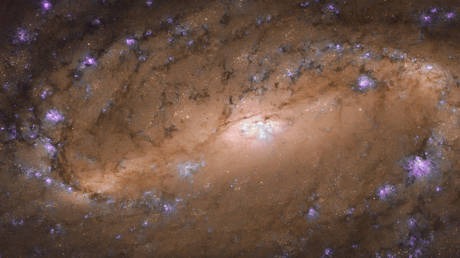Hubble snaps STUNNING PHOTO of spectacular spiral galaxy