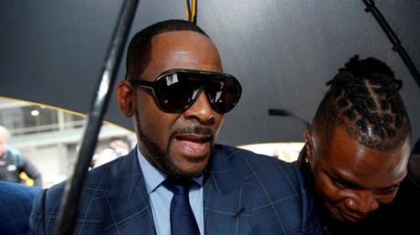 Judge reinstates sex abuse lawsuit against R. Kelly after lawyers claim he can't read summons