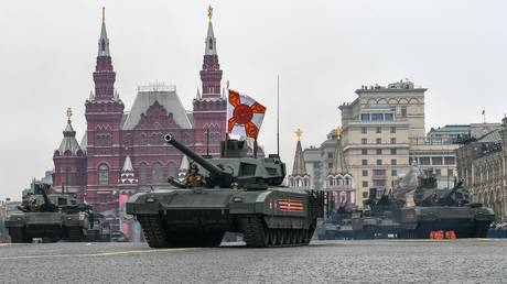 Steel muscles of Moscow’s parade: Clouds prohibit air show, but armor still stunning (PHOTOS)