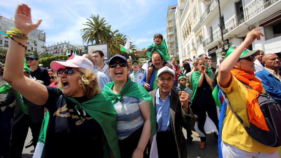 الجزائر کے انتخابات احتجاج اور مظاہروں کی وجہ سے ملتوی ہو سکتے ہیں