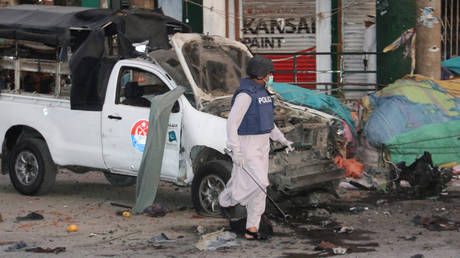 At least 5 killed, 38 injured in bomb blast targeting police in Pakistan