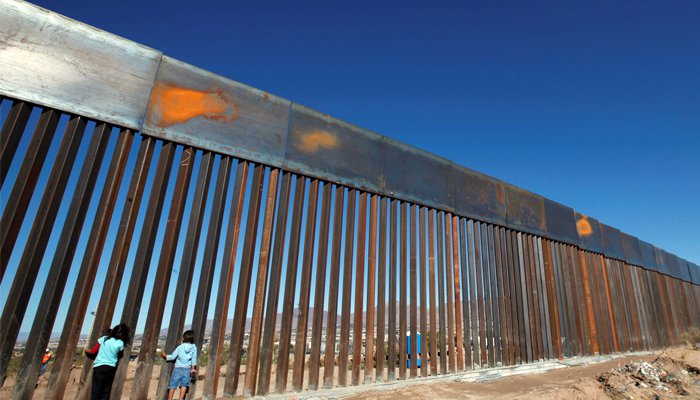 سپریم کورٹ کی جانب سےصدر ٹرمپ کو میکسیکو کی سرحد پر دیوار کی تعمیر کے لیے فنڈز استعمال کرنے کی اجازت ۔