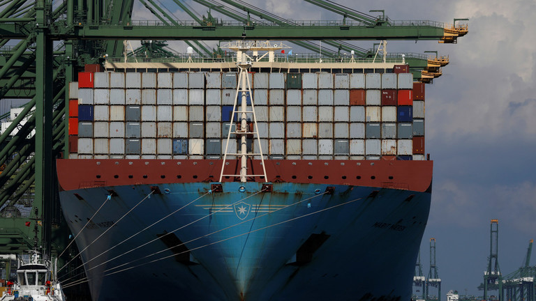 برطانوی بحری جہاز آبنائے ہرمز سے نہ گزریں-لندن