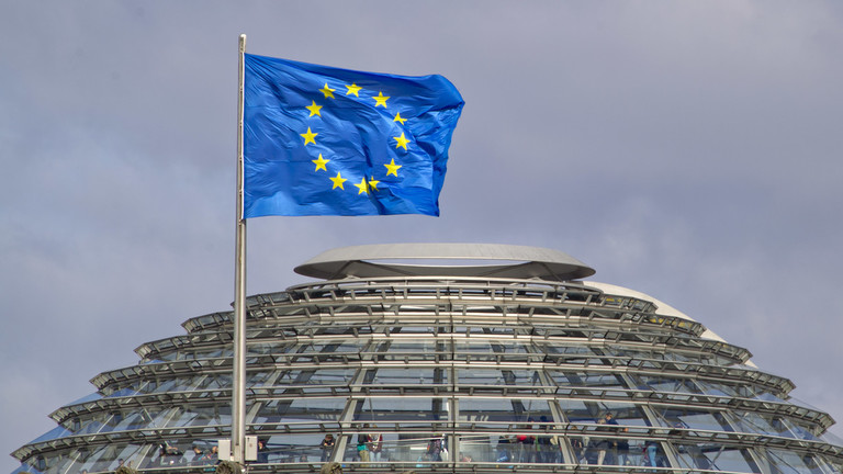 سمجھتی کیا ہے خودکو!         سوشل ڈیموکرٹیس نے وان ڈر لیان کو یورپی کمیشن کی سربراہ کے طور پر مسترد کر دیا