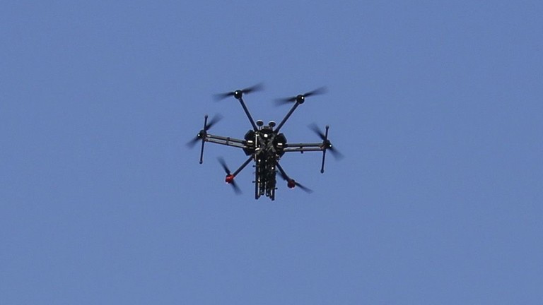 روسی سیکیورٹی فورسز نے ’غیر محفوظ‘ ڈرون کو گولی مار کرگرانے کی اجازت دے دی۔