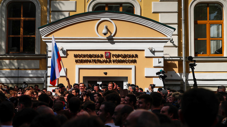 ایسوسی ایٹڈ پریس نے ماسکو انتخابی کہانی میں اس کے چیف کے متعلق  حقائق کو توڑ مروڑ کر پیش کیا۔روسی الیکشن کمیشن