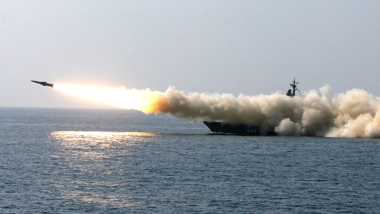 روس کے جنگی جہازوں نے مشرق بعید کے پانیوں میں بڑے پیمانے پر مشقوں کے دوران شاندار کارکردگی کا مظاہرہ کیا۔