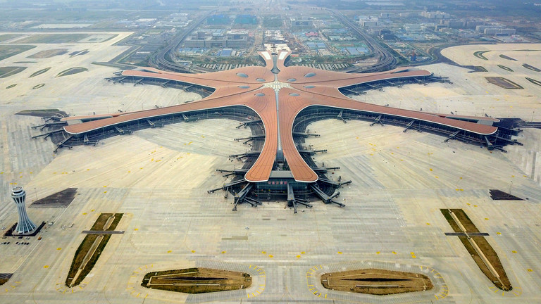 چین نے بیجنگ میں ملک کے سب سے بڑے ہوائی اڈے کا باضابطہ افتتاح کر دیا