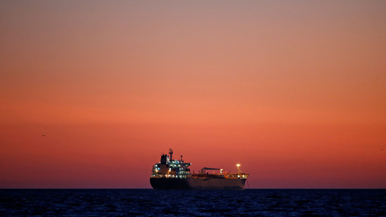 امریکہ نے تیل کی  برآمدات میں سعودی عرب کو پیچھے چھوڑ دیا۔