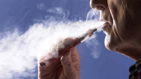 Former Juul executive alleges e-cig behemoth resold EXPIRED products & knowingly shipped 1 million TAINTED pods