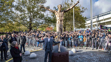 Artist erects bronze statue to honor Germany’s drug dealers in response to PEGIDA protest (PHOTOS)