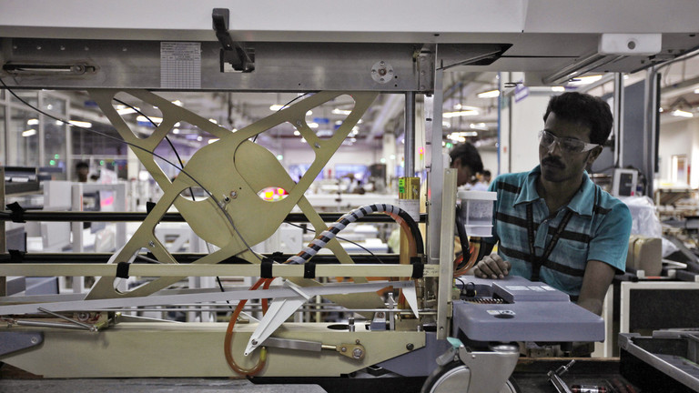 امریکی پابندیوں اور دباؤ کے باوجود  ہندوستان اپنی معاشی بہبود کو اہمیت دیتا ہے۔ بھارتی وزیر خزانہ