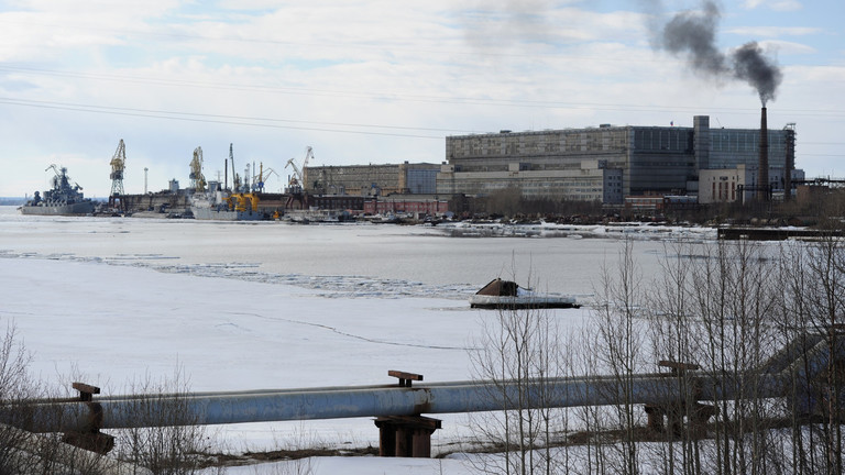 روسی پولیس نے بحریہ کے ٹیسٹنگ سائٹ اور اڈے کے قریب ممنوعہ علاقے میں 3 امریکی سفارت کاروں کو ٹرین سےاتار دیا