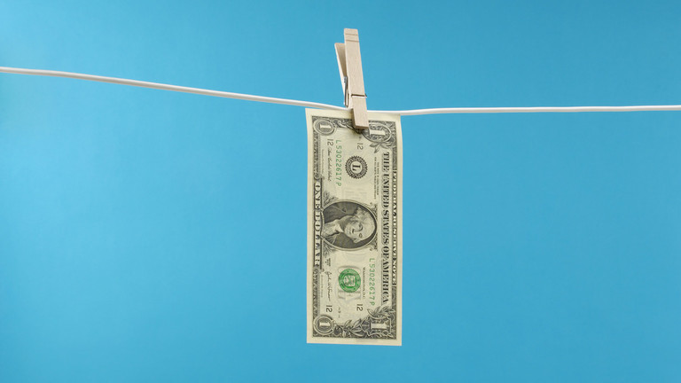 روس کا ڈالر سے چھٹکارا جبکہ سونے ، یوآن، یورو اور غیر ملکی کرنسی کے ذخائر میں اضافہ جاری۔