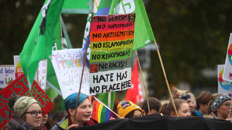 ‘Could you be more misogynistic?’: Pelosi’s daughter calls out New York Times for ‘#EverydaySexism’ over photo of Speaker’s heels