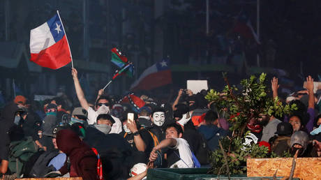 Human Rights Watch director quick to pounce on Chilean govt for protester injuries but gives France & Spain a wide berth