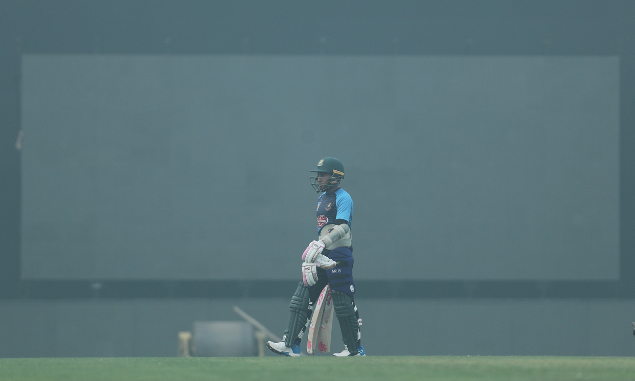 Cricketers ‘VOMIT on field’ in pollution-choked Delhi during India vs Bangladesh match