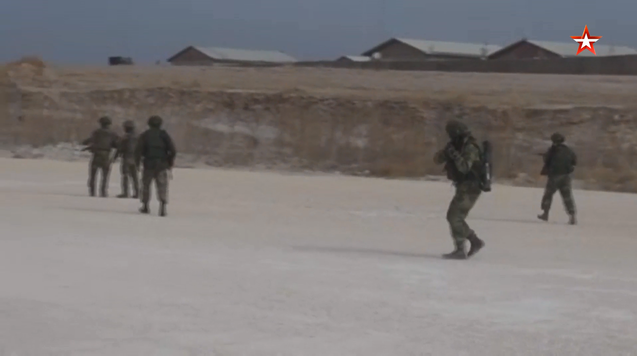 WATCH Russian military police descend on & secure hastily abandoned US airbase in Syria (PHOTOS, VIDEO)