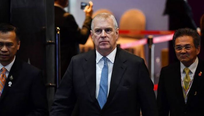 پرنس اینڈریو، جیفری ایپسٹین سے دوستی کی بناپر شاہی ذمہ داریوں سے سبکدوش