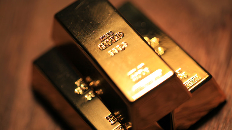 بینک آف انگلینڈ کو بڑا دھچکا۔ پولینڈ 100 ٹن سونا بینک سےاپنے گھر لے گیا