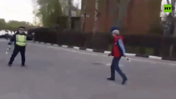 Non-lethal, but dead-on: WATCH Russian cops use massive BIRCH LOG to disarm knife-wielding man