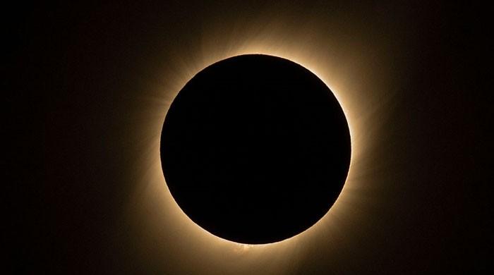 دنیا کے مختلف ممالک میں سورج گرہن ۔ متحدہ عرب امارات اور سری لنکا  مکمل سورج گرہن کی زد میں