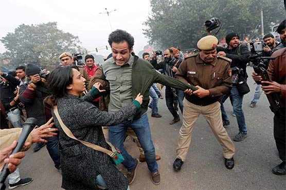 بھارت میں متنازع شہریت بل کے خلاف احتجاج جاری، مظاہرین کی جائیدادیں ضبط