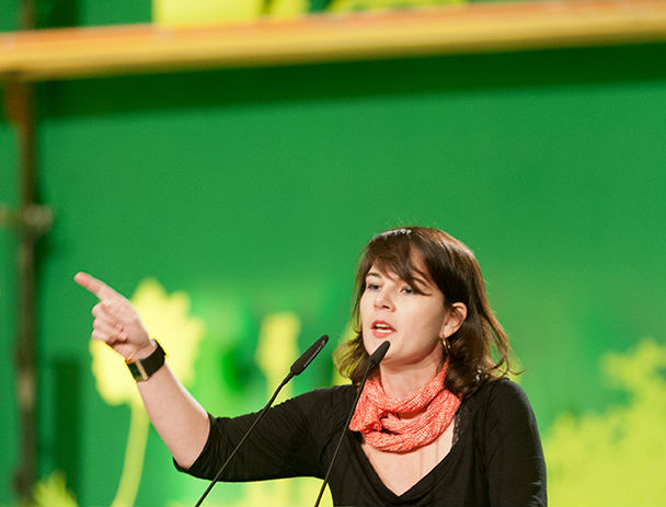 جرمن حکومت عراق سے فوجی دستے واپس بلا لے۔ سربراہ گرین پارٹی انالینا بیربوک