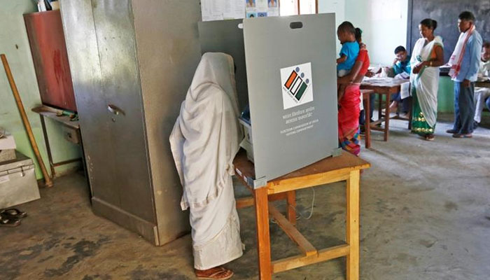 بھارت میں خواتین سیاستدانوں کو بھی ریپ اور قتل کی دھمکیوں کا سامںا ہے ۔ ایمنسٹی انٹرنیشنل