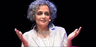 بھارتی مسلمانوں کے ساتھ مودی حکومت کا رویہ نسل کشی کی طرف جارہا ہے۔ بھارتی مصنفہ ارون دھتی رائے